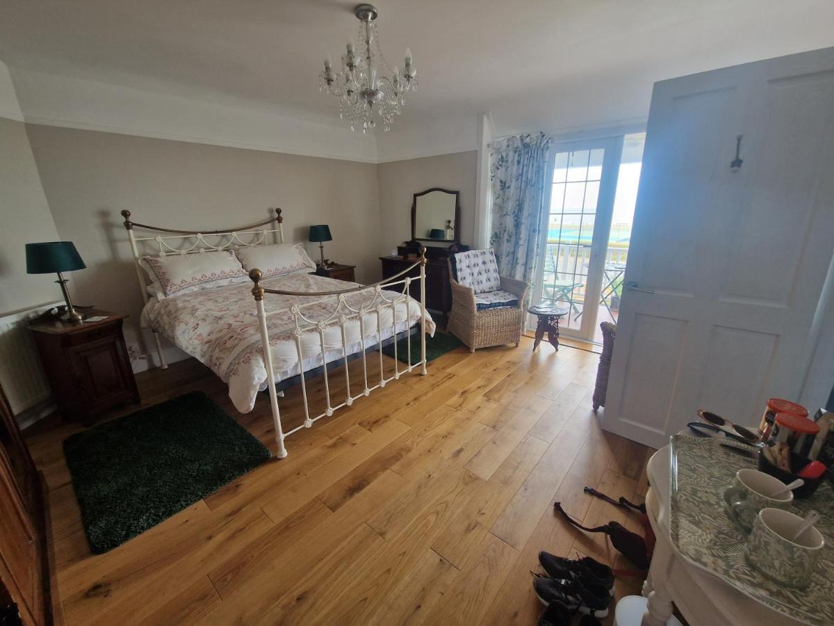 Ocean Waves Bed & Breakfast Gorleston-On-Sea Bagian luar foto