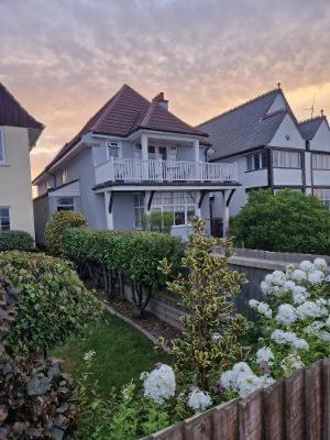 Ocean Waves Bed & Breakfast Gorleston-On-Sea Bagian luar foto